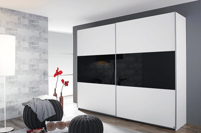 Schwebetürenschrank
